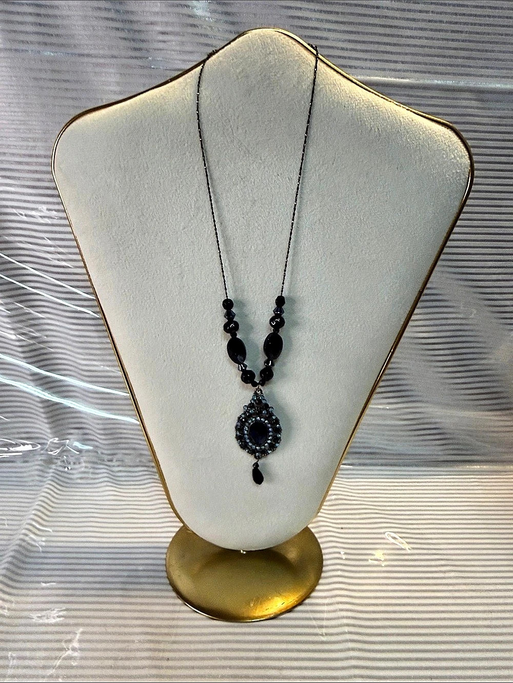Black & Blue Pendant Necklace Like New